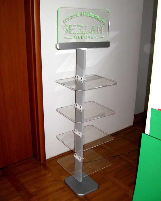 Murad, Helan polica od pleksiglasa